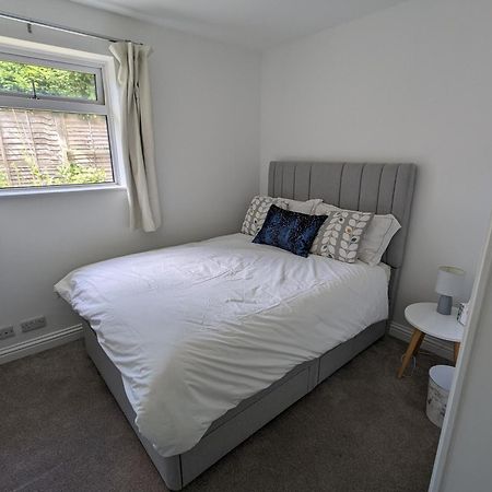 Peaceful Glastonbury Bungalow - Ideally Located Extérieur photo