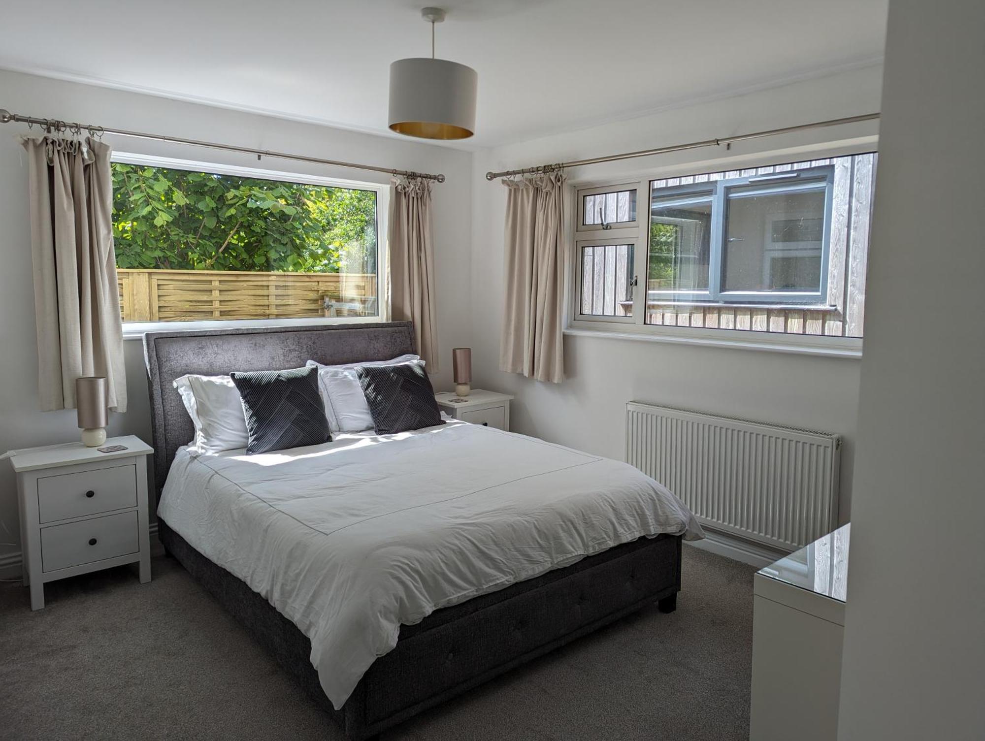 Peaceful Glastonbury Bungalow - Ideally Located Extérieur photo