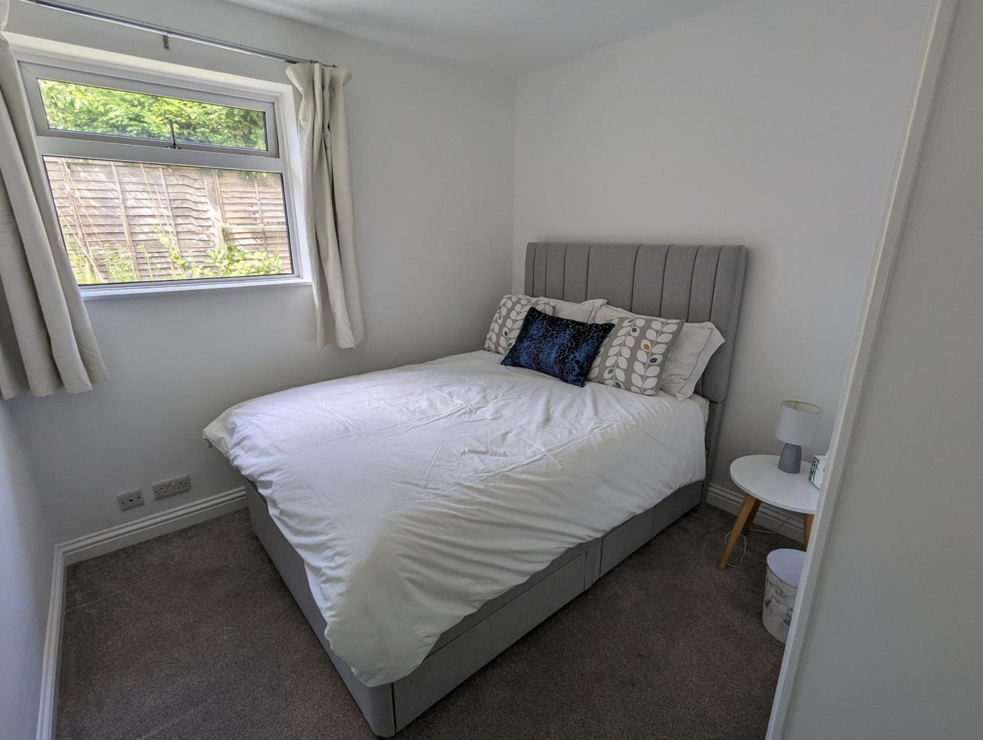 Peaceful Glastonbury Bungalow - Ideally Located Extérieur photo
