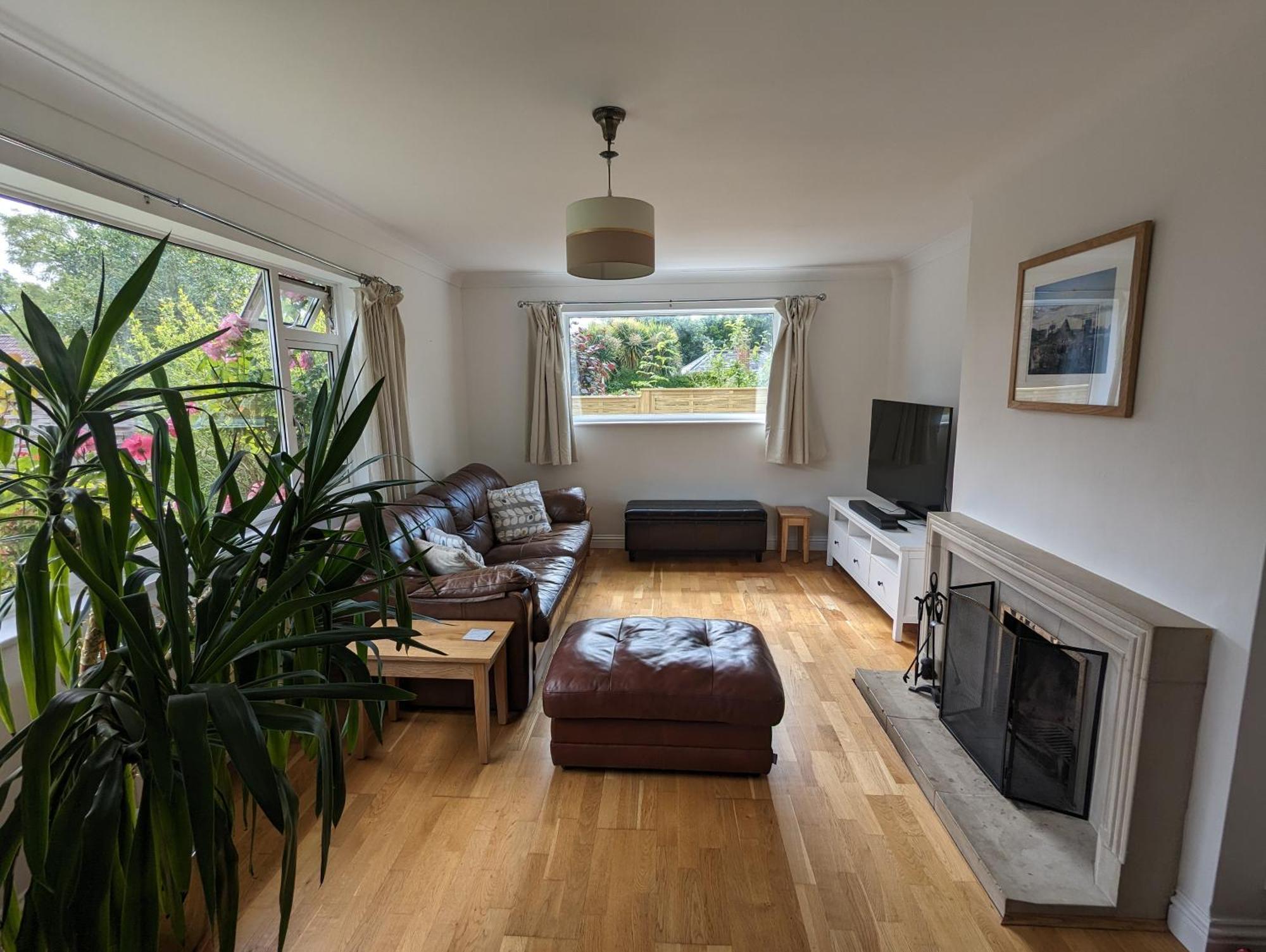 Peaceful Glastonbury Bungalow - Ideally Located Extérieur photo