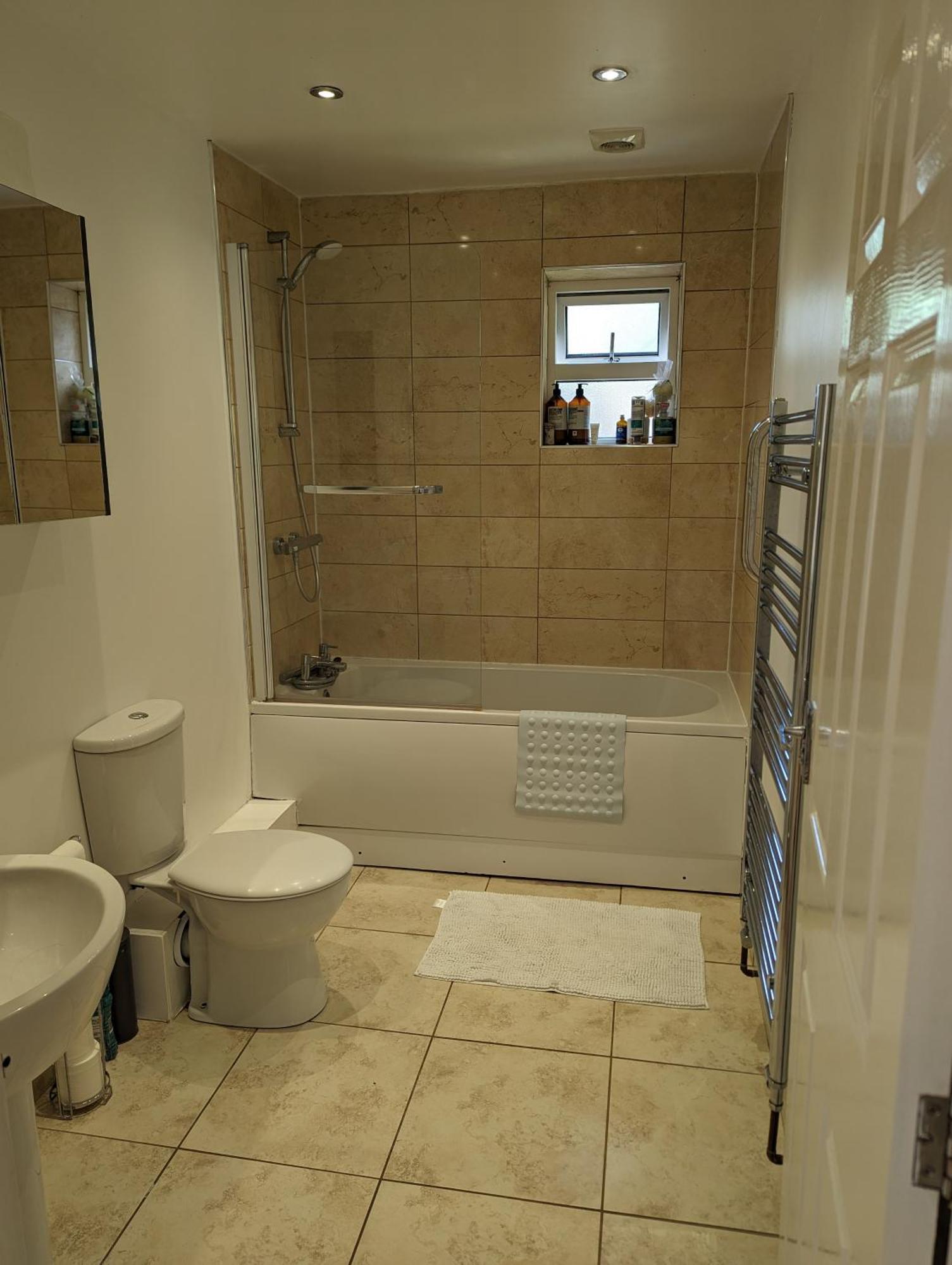 Peaceful Glastonbury Bungalow - Ideally Located Extérieur photo